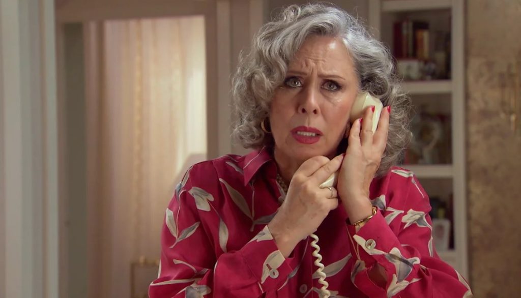 Victoria se aleja de Elena