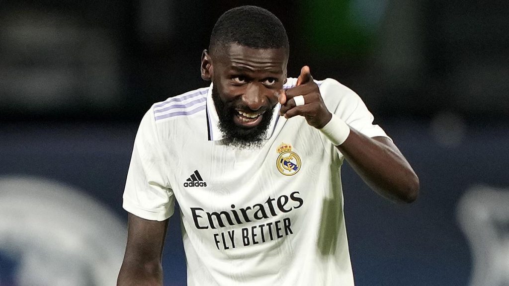 Antonio Rüdiger mete el miedo en el cuerpo a Xabi Alonso. Fuente: AFP