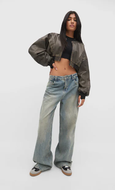 BOMBER CROPPED EFECTO PIEL LAVADA – STRADIVARIUS
