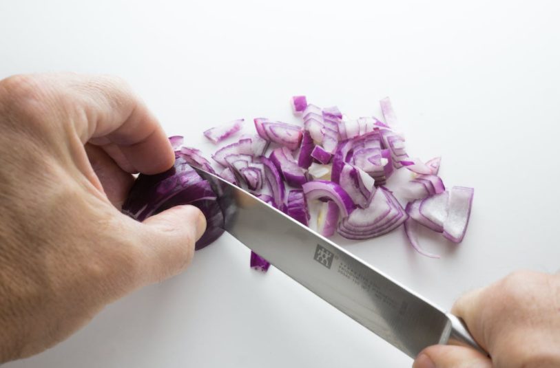 ¡Adiós al tinte! El remedio casero para quitar las canas en unas horas