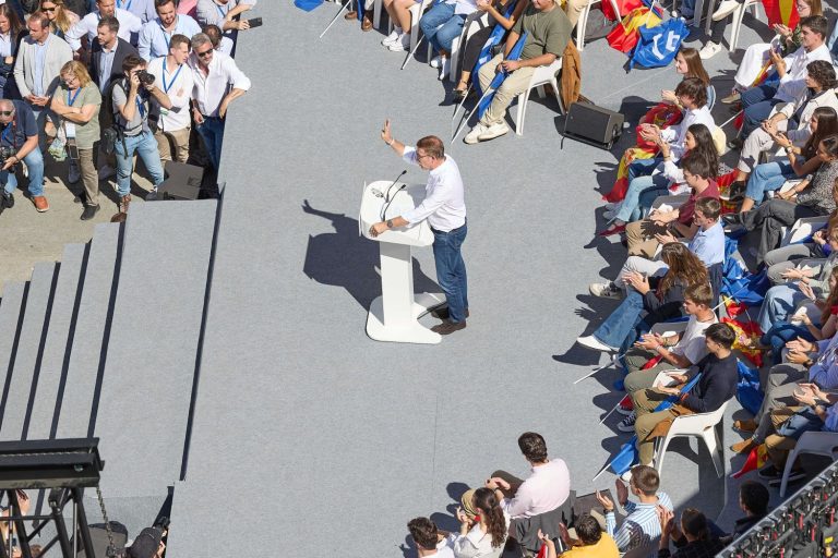 Feijóo se da un baño de masas a dos días de la investidura