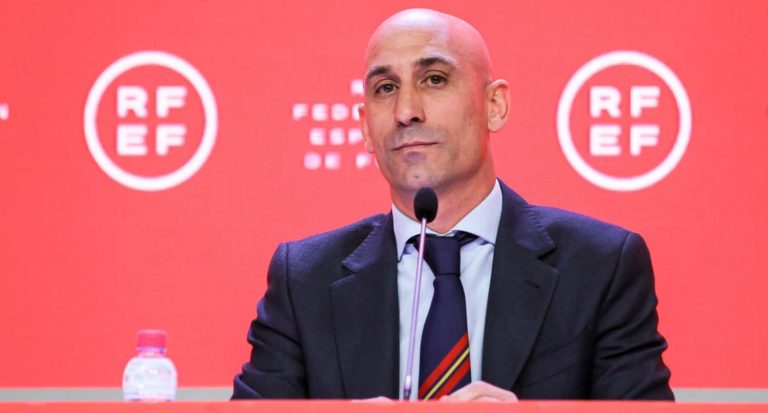 Luis Rubiales se da por vencido: dimite como presidente de la RFEF y vicepresidente de la UEFA