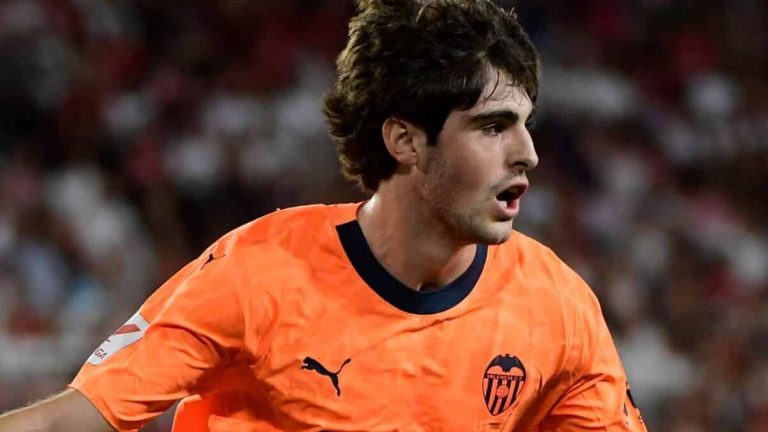 Javi Guerra: los números de la nueva esperanza del Valencia