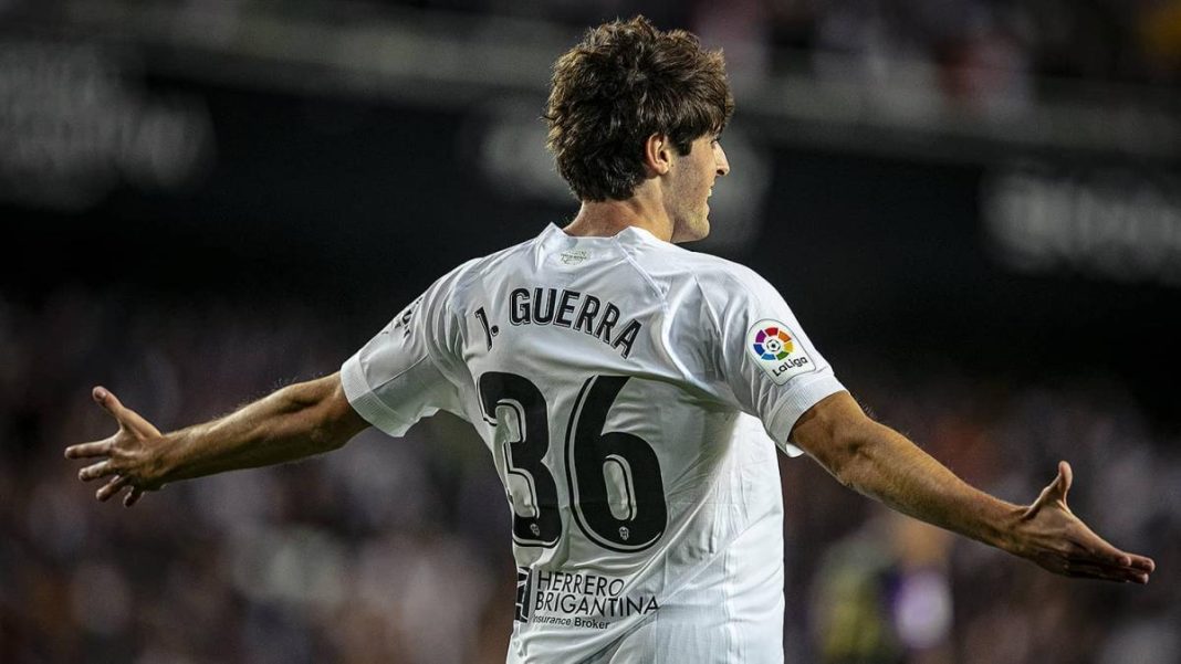 Javi Guerra se cansa de las promesas vacías del Valencia CF: reactiva su fichaje. Fuente: Agencias