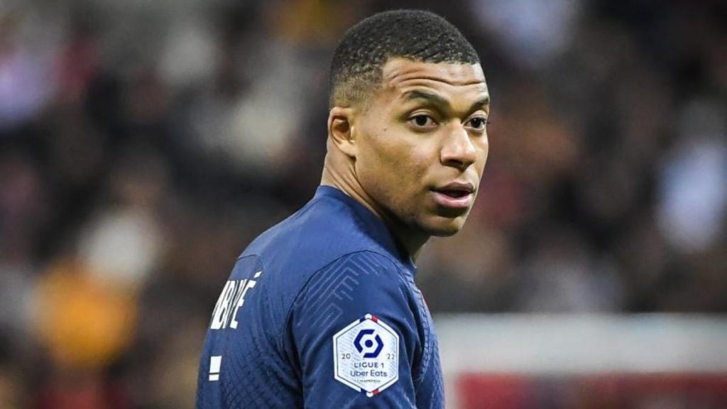 La Premier League busca los servicios de Mbappé