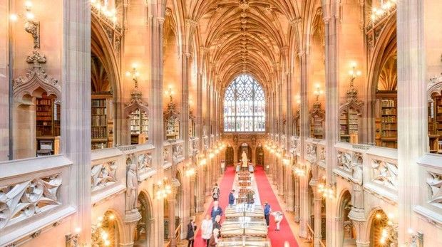 La biblioteca John Rylands en Manchester, Reino Unido