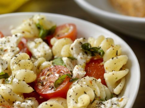 La-ensalada-de-pasta-super-facil-que-puedes-preparar-en-minutos-6