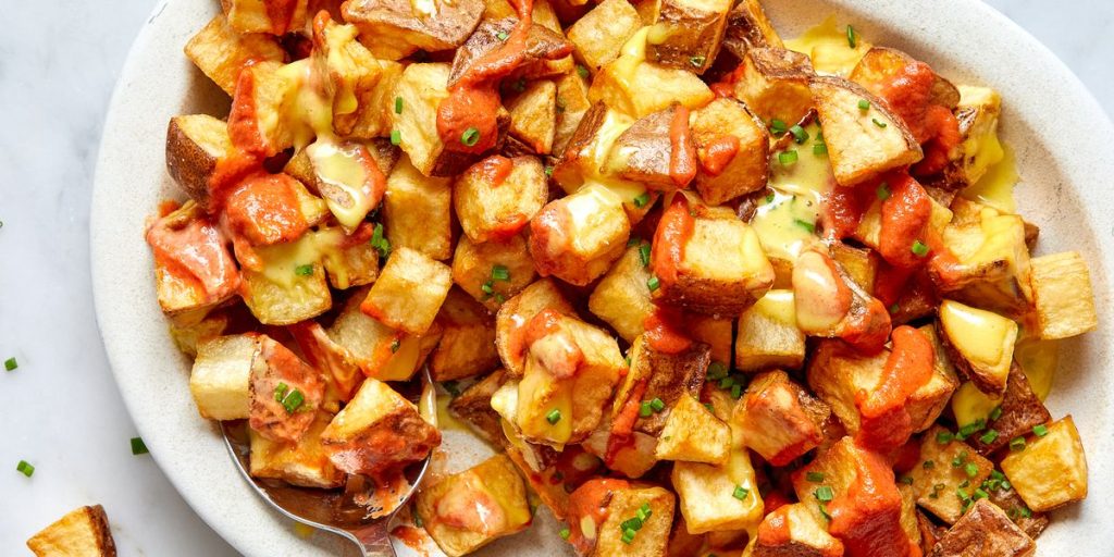 Para una presentación original de las patatas a las dos salsas, sin muchos cachivaches