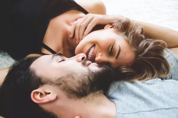Las 10 cosas curiosas que los hombres aman de las mujeres