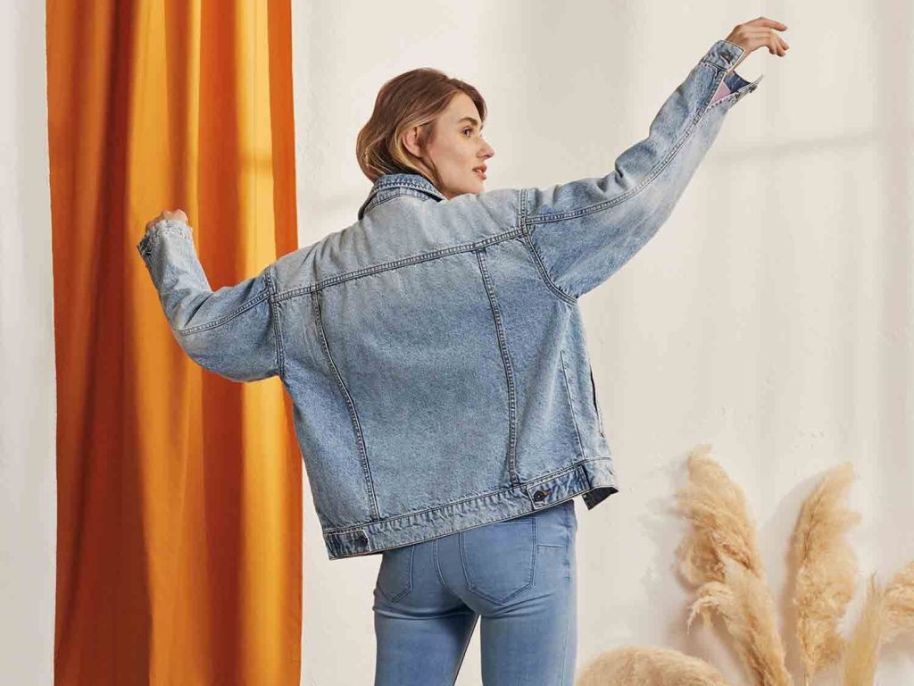 Una chaqueta vaquera de Lidl que debes tener en tu armario, porque no pasa de moda