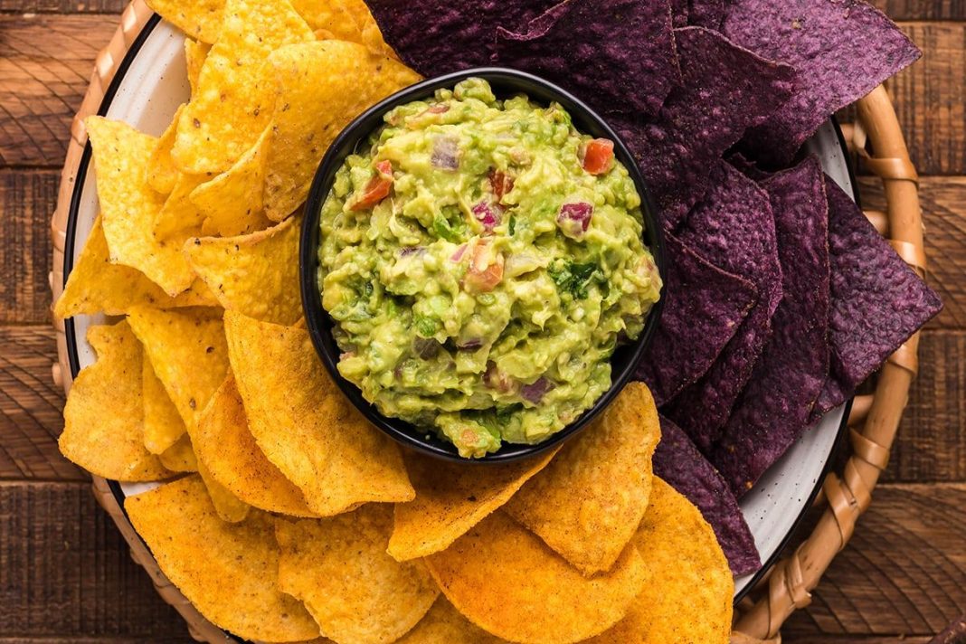 Los chips con guacamole o cremas