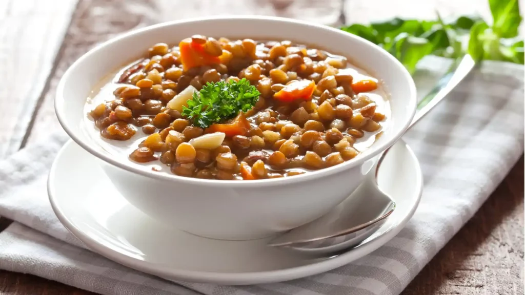 Secretos italianos: lentejas, la legumbre mágica de Nochevieja en Italia. ¡Descubre por qué encantan en fin de año! 3 Trucos para cocinar las mejores lentejas caseras