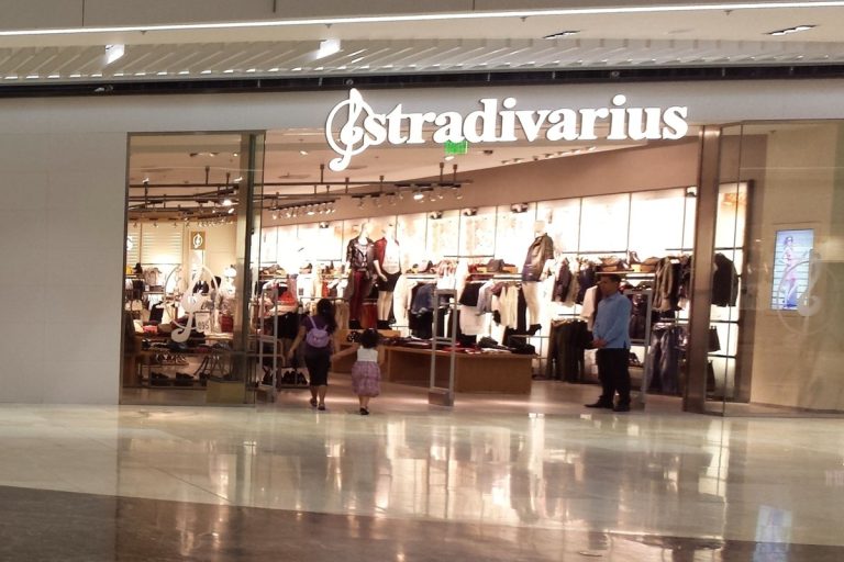 Stradivarius: 10 vestidos de nueva temporada a un precio que ni Primark