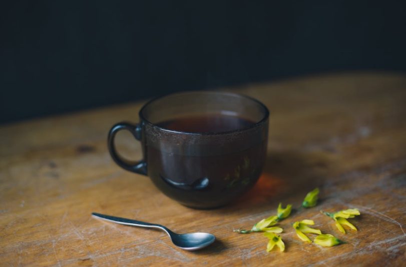 ¡Adiós al tinte! El remedio casero para quitar las canas en unas horas