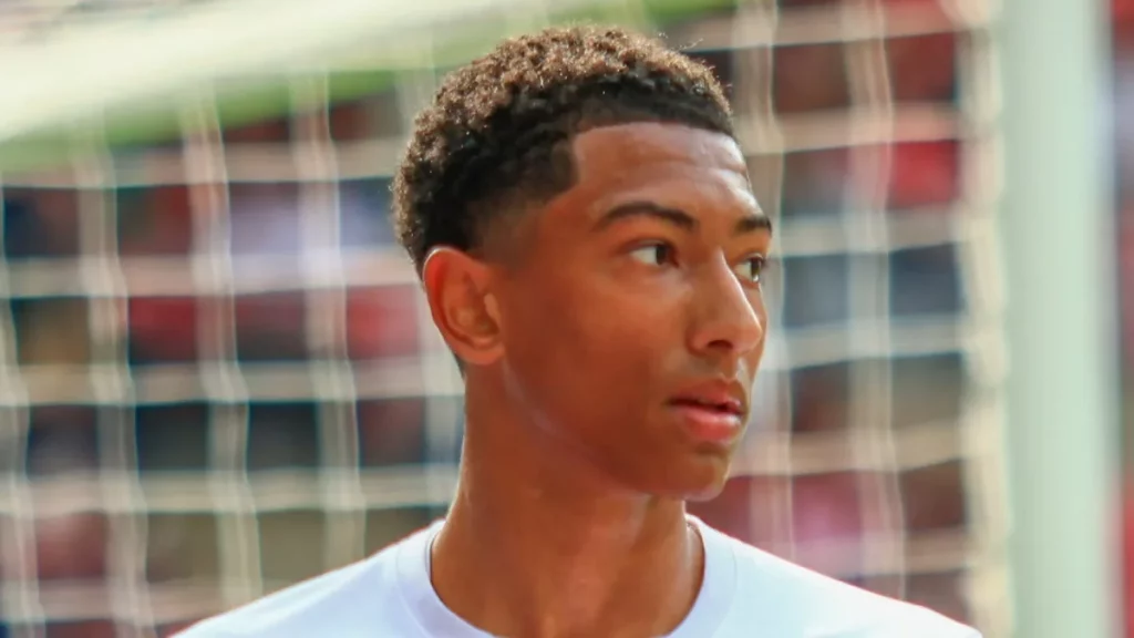 Tiene un estilo similar al de su hermano