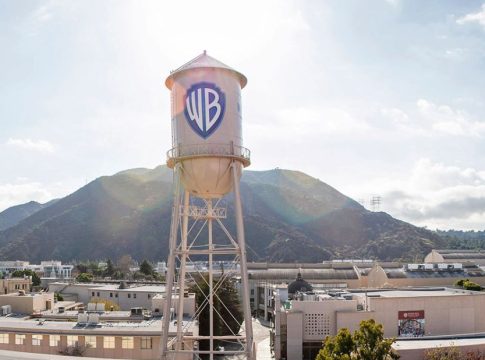Warner perderá entre 300 y 500 millones por la huelga Hollywood