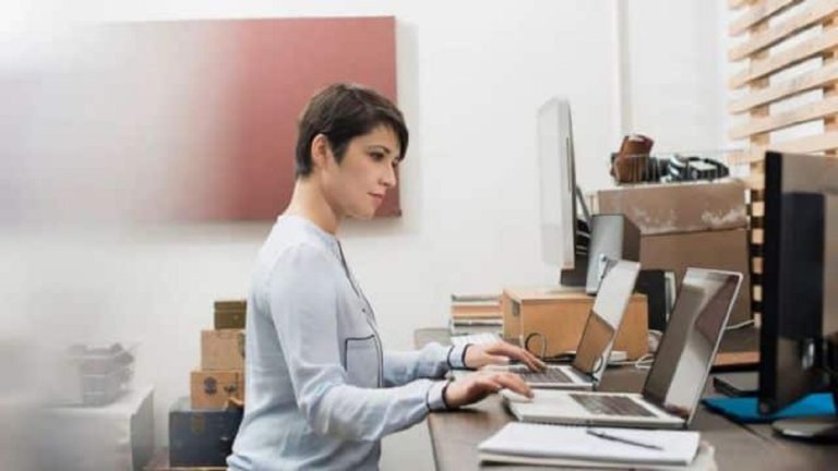 Checklist de control horario: pasos para implantar el registro de jornada (incluye fichaje móvil y teletrabajo)