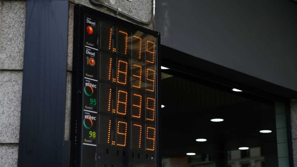 La sorprendente recomendación de la OCU para ahorrar en el precio de la gasolina 43 Subida Constante del Precio de la Gasolina y el Diésel