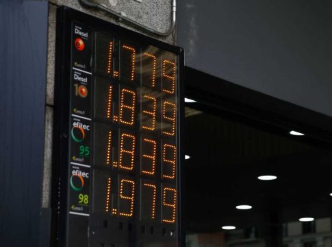 Subida Constante del Precio de la Gasolina y el Diésel Subida Constante del Precio de la Gasolina y el Diésel