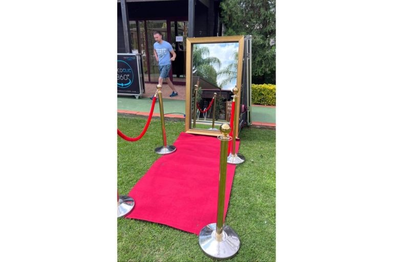 El espejo mágico para bodas da un toque elegante a cualquier evento