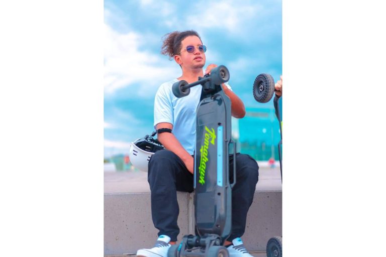 Tomahawk explica qué hay que tener en cuenta para el mantenimiento de un skate eléctrico