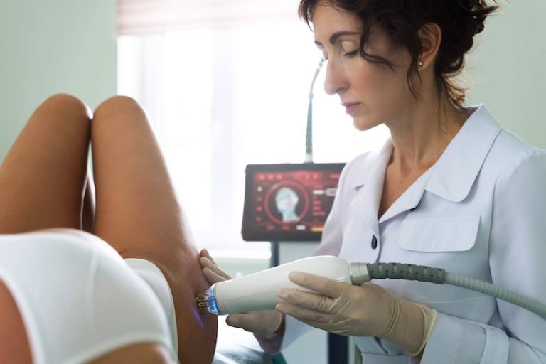 Las ventajas de eliminar estrías, con la Clínica Estética Pilar