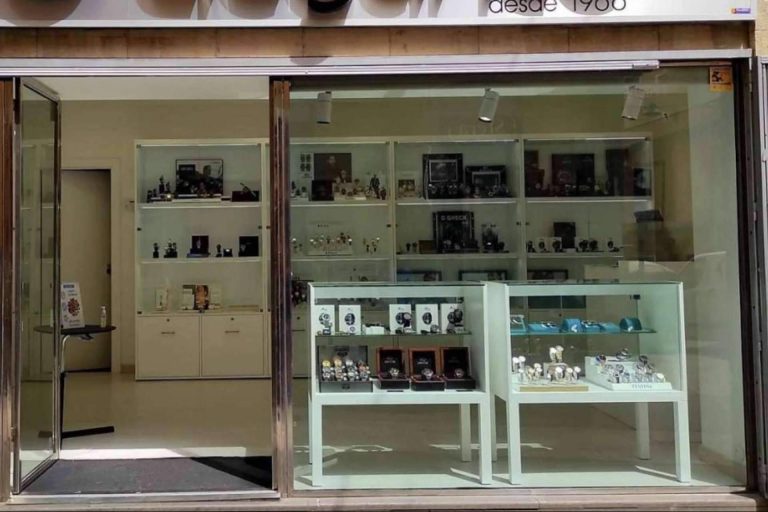 Elegance aporta valor añadido a cualquier outfit a través de sus relojes exclusivos