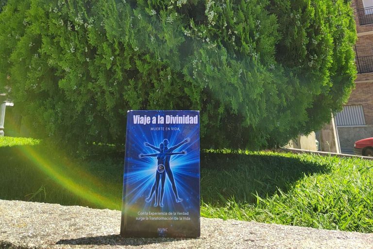 Viaje a la Divinidad, un libro enfocado en el despertar espiritual