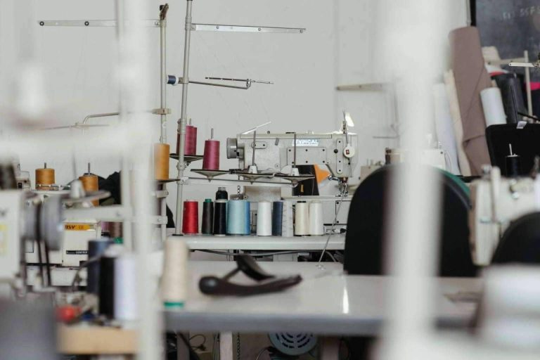 Diambaar, una marca de ropa urbana con telas africanas creada por la cooperativa Diomcoop