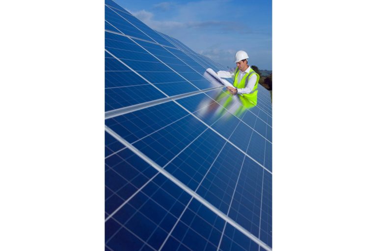 Expertos en fotovoltaica y ahorro de energía, de la mano de Made In Málaga y PESYR I+D