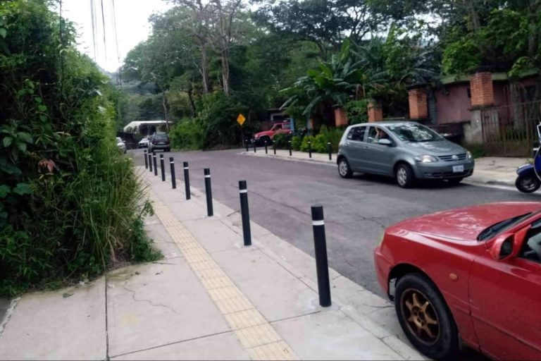 Abadecom pone a disposición el nuevo bolardo rígido de plástico reciclado