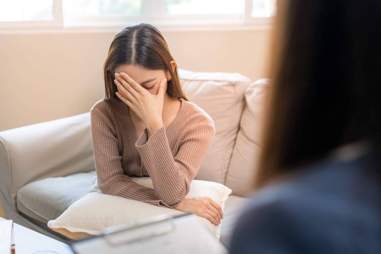 ¿Cuáles son sus características, síntomas y causas más comunes de la ansiedad y la depresión?