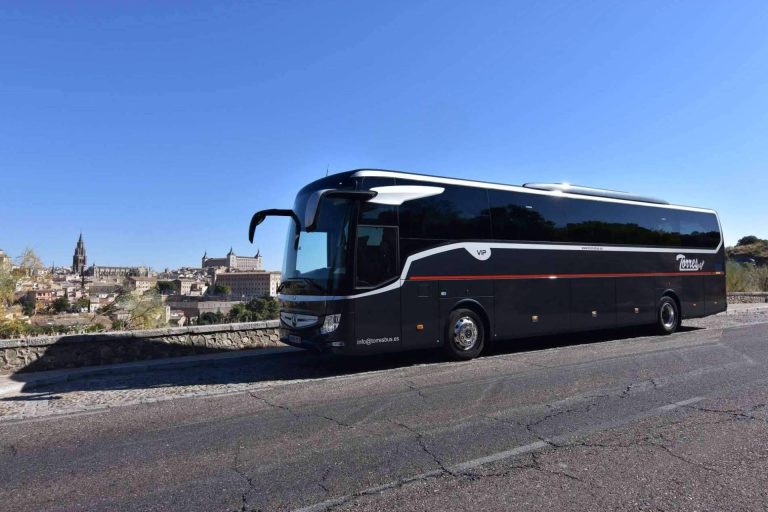 ¿Dónde contratar un alquiler de autocares en España profesional? Torres Bus