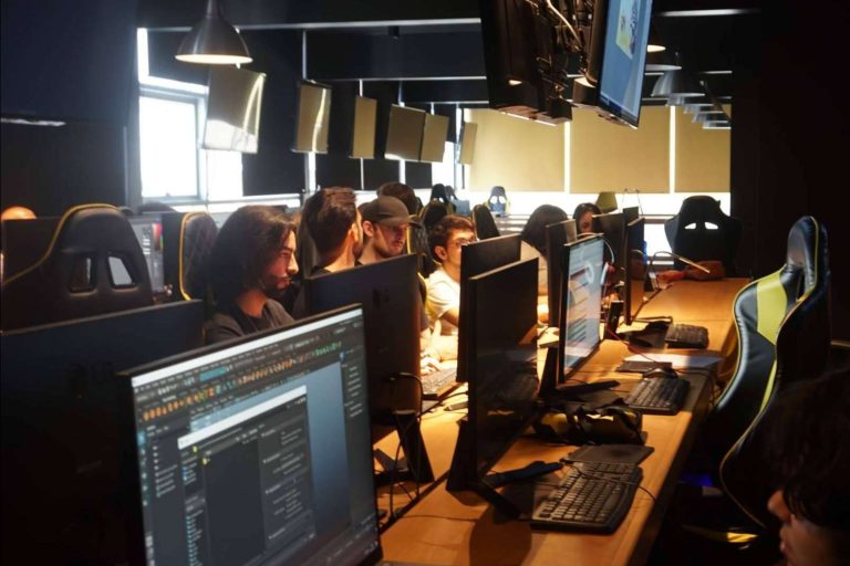 Escuela de programación de videojuegos, Universal Arts School