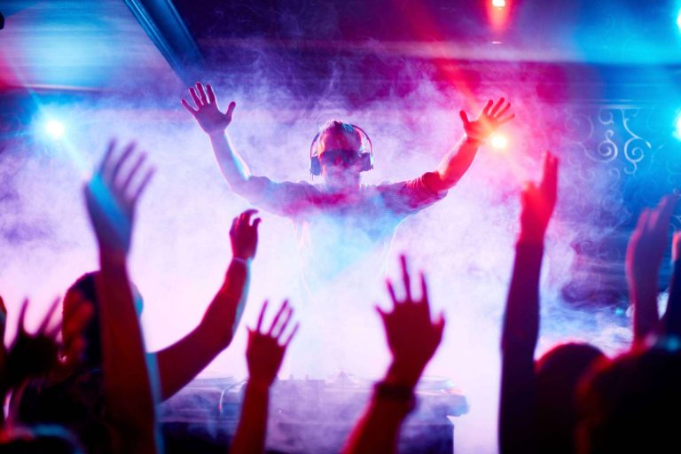 Fiestas Martinika y sus equipos de sonido e iluminación profesional para eventos