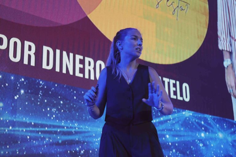 La inteligencia artificial como estrategia de ventas se aprende con Neurosenser