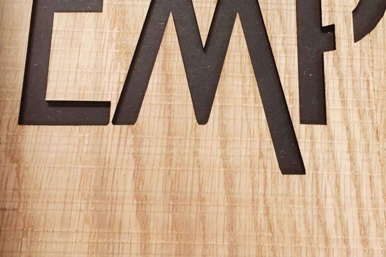 WoodAddicts, especialistas en tablero de madera chapada para corte láser