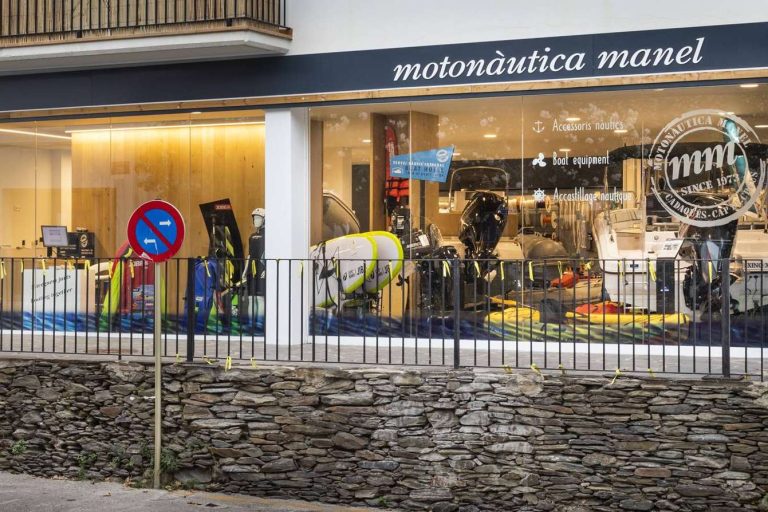 El catálogo para la venta de embarcaciones de Motonàutica Manel