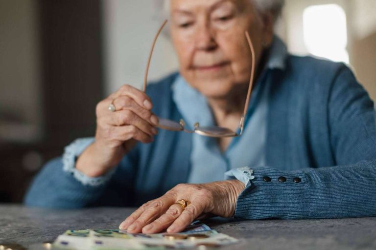 Crecen las ayudas económicas para el cuidado de personas mayores y dependientes