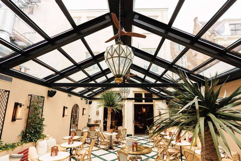 Fabricación de techo para patio interior, de la mano de Airclos