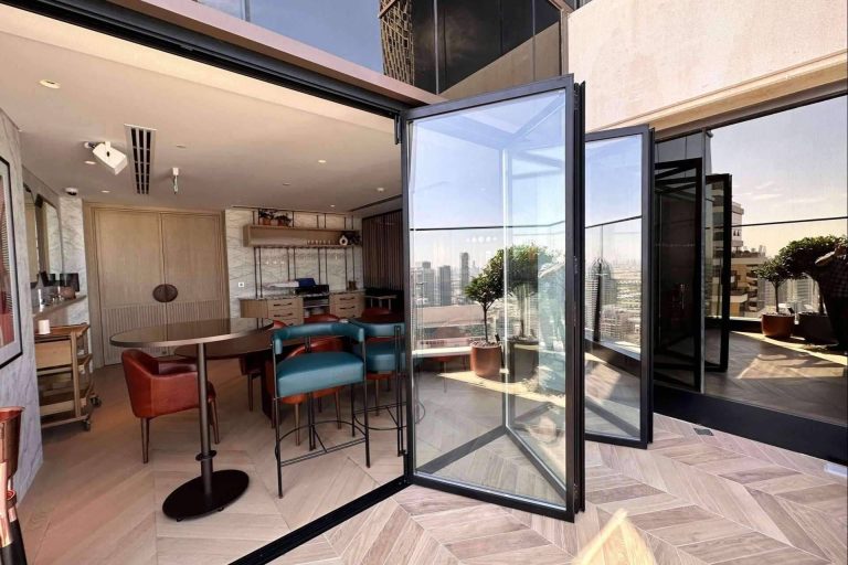 Razones para apostar por las puertas plegables de exterior de Airclos