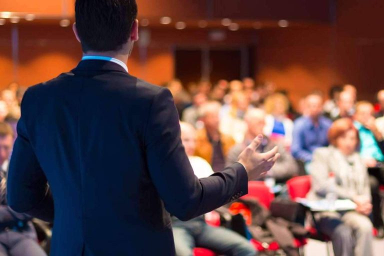 Las empresas pueden motivar y luchar contra el cáncer de la mano de Helpers Speakers