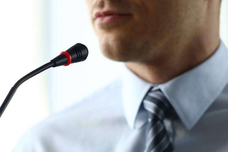 Carlos Vílchez, de Ovación Garantizada, ayuda a formarse en oratoria