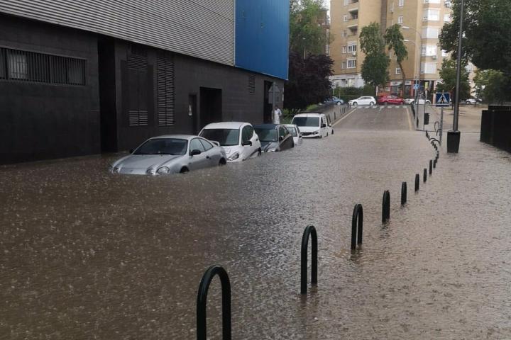 inundaciones en una calle de la zona del palacio de hielo madrid