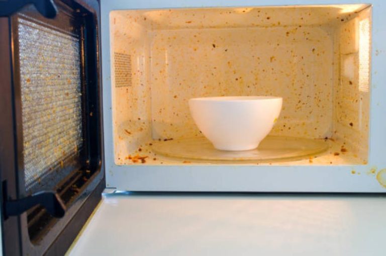 El verdadero peligro de cocinar en el microondas no es la radiación