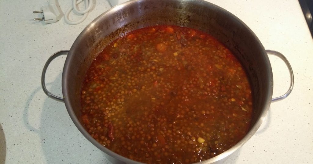 El truco de José Andrés para unas lentejas baratas y riquísimas 57 En el sofrito está uno de los secretos de José Andrés