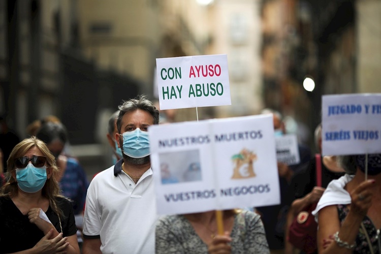 Ayuso estalla al recordarle las "muertes en las residencias" 1 Residencias Madrid Ayuso
