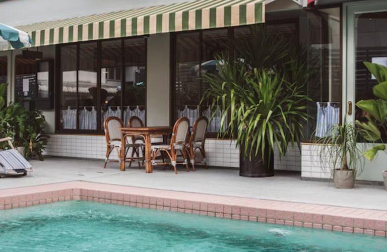 Todo lo que debes saber sobre toldos y estructuras de protección para el hogar o negocios