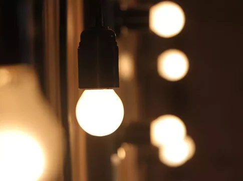 La Eficiencia en la Iluminación y el Aislamiento del Hogar La Eficiencia en la Iluminación y el Aislamiento del Hogar