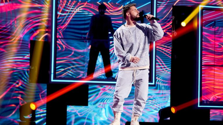 Entrevista a J.KBello: «Quiero llevar algo distinto al Benidorm Fest, algo que haga vibrar a la gente y que nadie se espere»